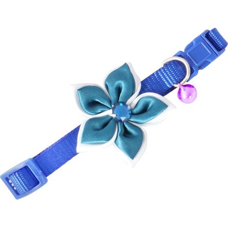 Türkisfarbener Kragen mit Blume und Glöckchen (1/3)