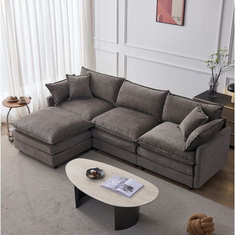 Canapé d'angle 3 places en tissu gris avec pouf modulable, accoudoirs, assise confortable et housses amovibles, structure bois fixe pour salon – de FLORAGRACE (1/5)