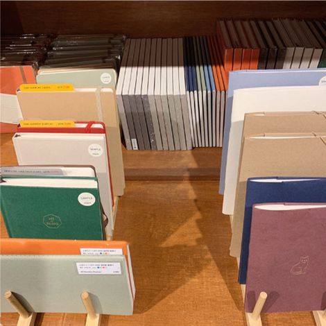 Küchenutensilienabtropfgestell aus Holz, Wein- und Teetassenregal, Bücherregal, Ablage für Schüsseln und Teller aus Holz (1/4)