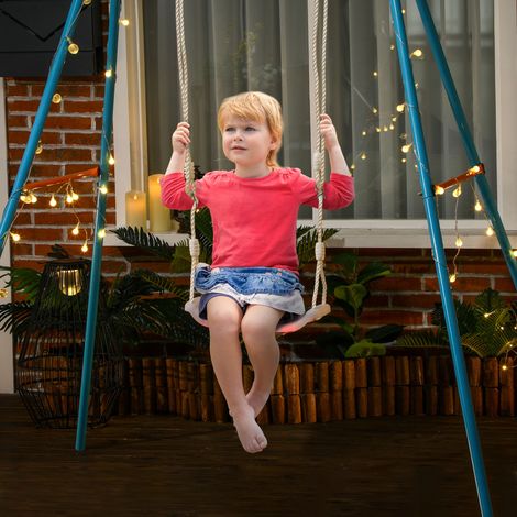 Balançoire pour bébé en plastique PP et PE, utilisable à l'intérieur comme à l'extérieur, pour les enfants de 9 à 36 mois. Corde réglable et lumières LED incluses. Dimensions : 39 x 16,5 x 120-180 cm.