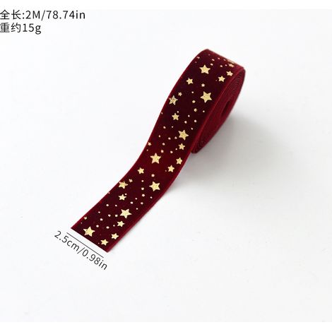 Weihnachtlicher Samt, goldene Schneeflocken, Rentiere, selbstgemachte Geschenkverpackung mit Schleife, Weihnachtsbaumschmuck