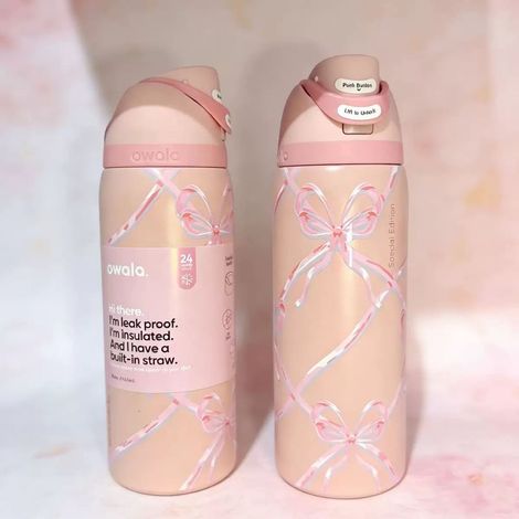 Owala 32-oz-Wasserflasche, exklusiv bei Urban Outfitters, mit FreeSip-Anschlusssystem (1/5)