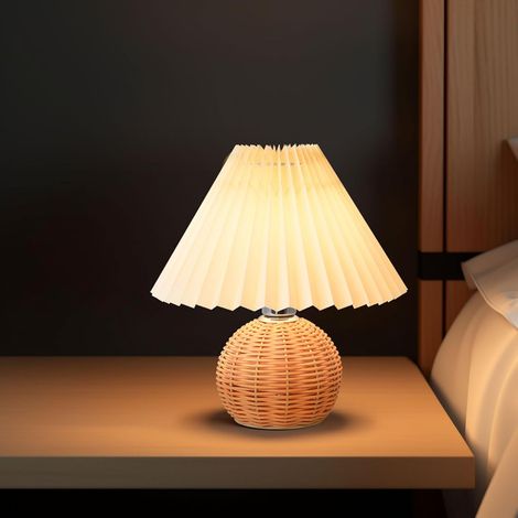 Lampe de table plissée chevet moderne avec abat-jour et base en décoration chambre à coucher métal rotin beige (1/4)