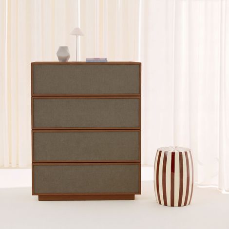 sweeek - Commode de rangement décor bois et tissu 4 tiroirs noyer - Kuba (1/5)