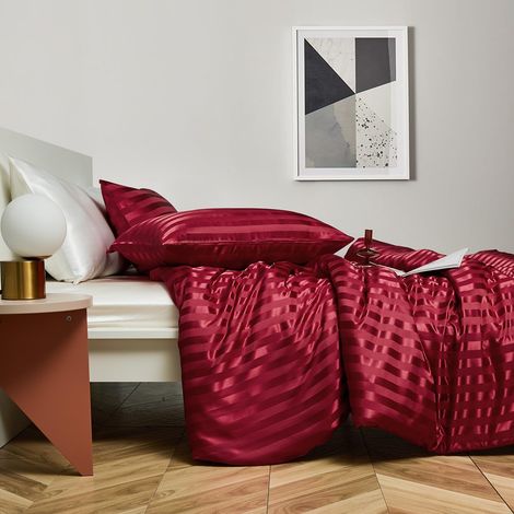 Parure de lit en satin de 135 x 200 cm - Rayures rouges bordeaux - Lisse - Satin brillant - Housse de couette avec fermeture éclair et taie d'oreiller de 80 x 80 cm (1/5)