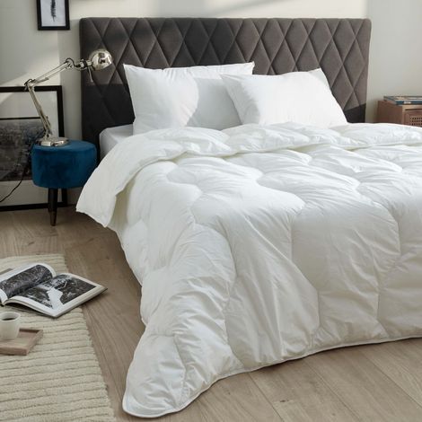 Couette Blanrêve très chaude 240 x 220 cm Gamme "Confort" traité Anti Acarien Soft & care - Blanc - (1/4)