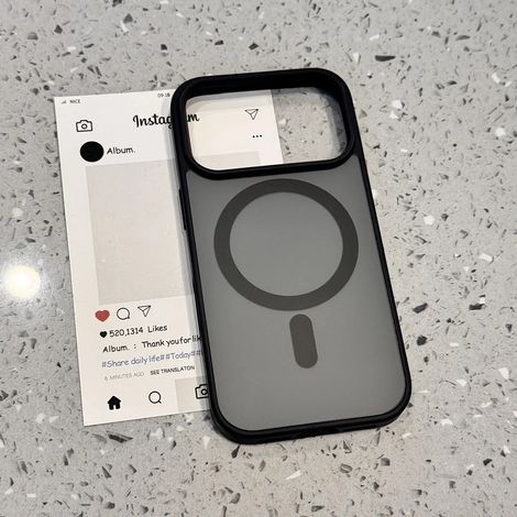 (iPhone 14 noir) Coque de protection hybride à cadre souple mat, fixation magnétique. (1/5)