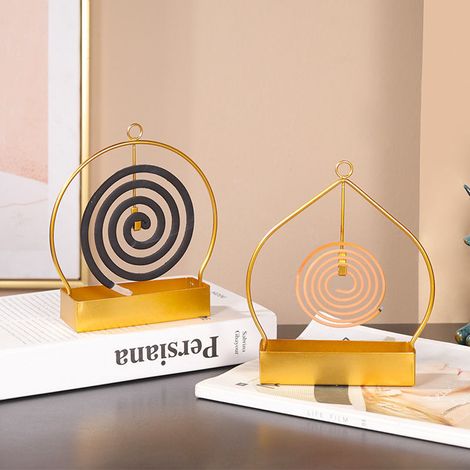 Set bestehend aus 1 eisenenen, spiralförmigen Räucherstäbchenhalter, Mückenaschenbecher, dekorativer Box, herzförmig, siehe Abbildung (1/4)