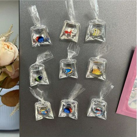 4 aimants décoratifs pour frigo : petits poissons tropicaux océaniques réalistes en sac d’eau, autocollants pour cuisine, office, tableau blanc (styles aléatoires) (1/5)