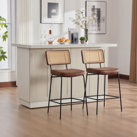 Tabouret de bar moderne au design brillant, vendu par lot de 2, revêtement en similicuir style vintage, sans accoudoirs, dossier avec structure en bois et aspect rotin, pieds en métal peint. Marron (1/5)