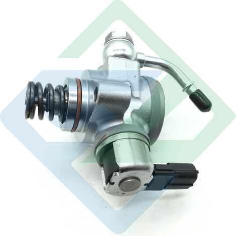 The PE22-20-3F0 high pressure fuel pump is suitable for Mazda CX-3 2016-2018 2.0L M3. (1/5)