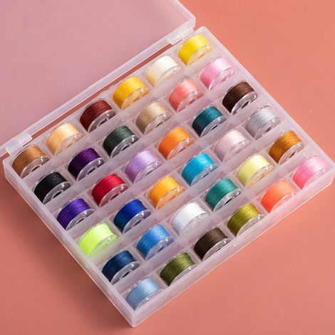 Lot de 36 canettes avec fil à coudre, 36 canettes de couleurs différentes dans une boîte, pièces de rechange pratiques et faciles à installer sur les machines à coudre.