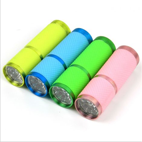 Lampe Torche LED - Mini Lampe Torche Phosphorescente Avec Revêtement Caoutchouc Et Dragonne - Pour Camping Randonnée Intérieur - Lot De 6 (1/5)