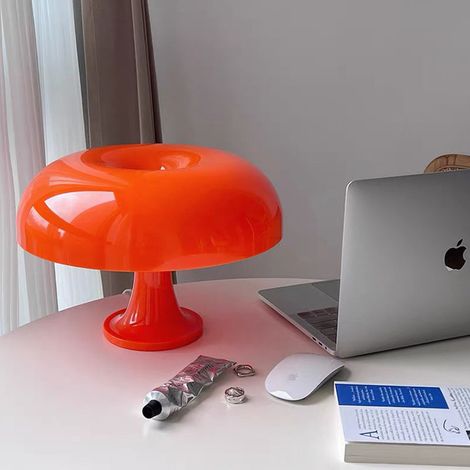 Lampe de table Nessino en polycarbonate orange, design tendance et déco intérieure. (1/4)