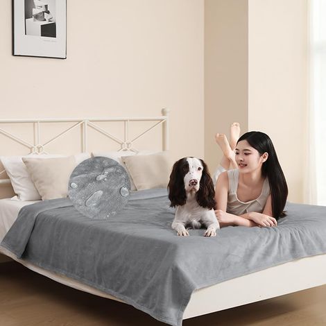 Couvre-Lit Imperméable, Couverture De Lit 100% Imperméable, Couverture pour Chien en Flanelle Douce, Housse De Protection pour Matelas, Canapés Et Autres Meubles (152x202cm, Gris Clair) (1/5)