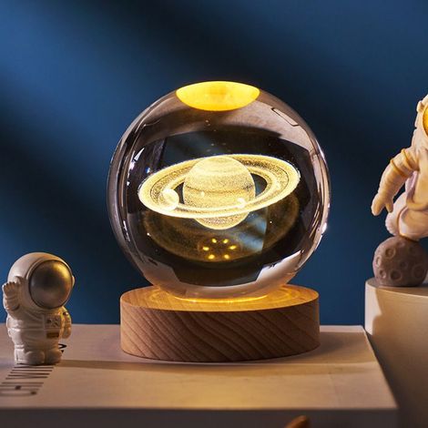 Veilleuse Boule de Cristal 3D,6cm Crystal Ball Night Light,Lampe de Nuit Boule de Verre avec Base en Bois lumière chaude, Saturne (1/5)