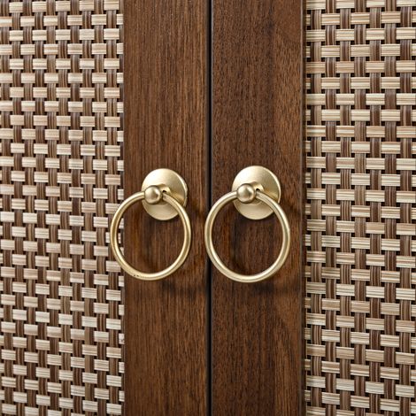Meuble de rangement dans le style de la corbeille. Comporte des compartiments doubles. Meuble vintage parfait pour les pièces à vivre et aux chambres. Un meuble idéal pour organiser les affaires domes