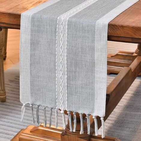Broderie Coton Lin Chemin de Table Intérieur Extérieur Ferme Style Gris Chemin de Table 120cm avec Glands à la Main pour la fête, Salle à Manger, Décorations de Cuisine(Gris, 120cm) (1/4)