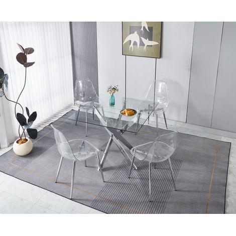 Set da pranzo composto da 5 pezzi: 1 tavolo + 4 sedie ergonomiche con schienale alto e gambe in metallo cromato.