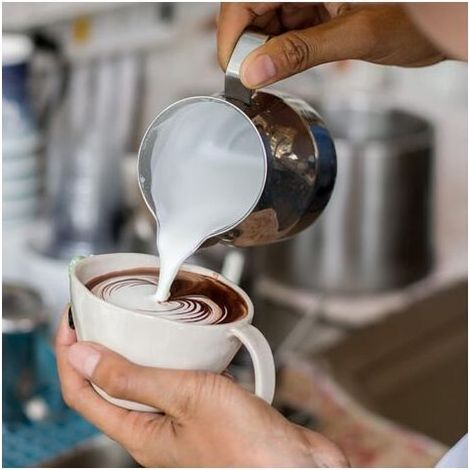 Jarra para espumar leche, jarra de leche de acero inoxidable 304, jarra para vaporizar leche de 350 ml, jarra para vaporizar leche para café, capuchino, barista, jarra de leche con bolígrafo decorativ (1/3)