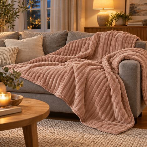 Couverture en flanelle côtelée 220 x 200 cm, douce et chaude, idéale pour le lit et le canapé. Couverture légère et moelleuse à rayures en velours côtelé, lavable en machine - Marron café (1/5)