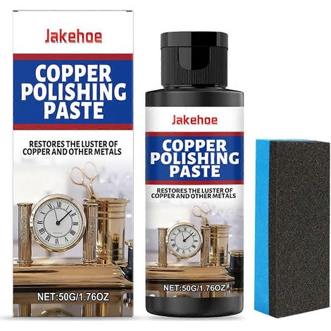 Produit pour polir le laiton pour la décoration et les accessoires de maison. Redonne instantanément un éclat brillant. Intérieur de la maison. (1/2)