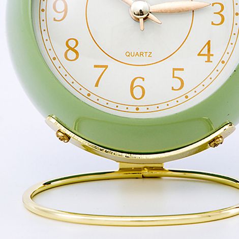 Horloge métallique européenne silencieuse, réveil électronique pour enfants, design minimaliste, quartz lumineux pour salon chambre étudiant, vert (sans pile intégrée) (1/5)