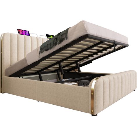 Letto matrimoniale contenitore imbottito 180x200 cm in tessuto beige, testiera con finiture effetto metallo oro, porta USB e USB-C, struttura sollevabile - CHICFURN (1/5)