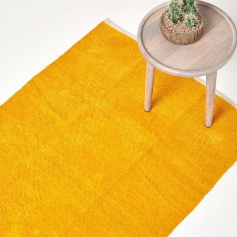HOMESCAPES Senfgelber Chenille-Teppich mit naturfarbenem Rand aus 100% Baumwolle, 45 x 70 cm