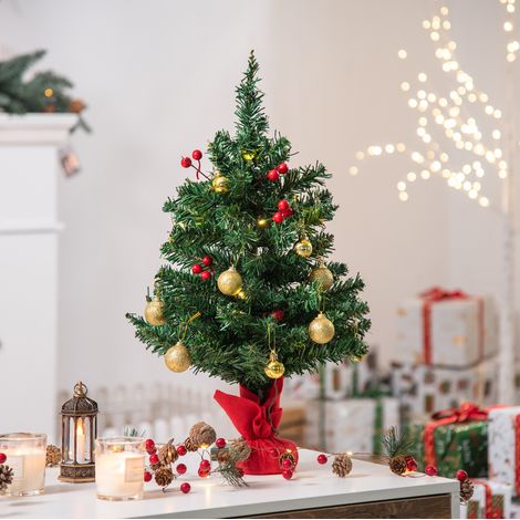 Künstlicher Weihnachtsbaum 60 cm Grün mit warmweißen LEDs, goldenen Kugeln und roten Beeren (1/5)