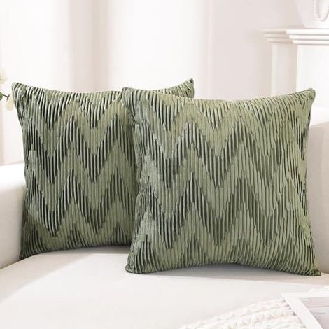 Lot de 2 housses de coussin vert sauge 50x50cm en velours doux avec fermeture éclair invisible (1/5)