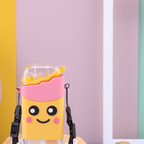 Kreativer, doppelwandiger 400-ml-Plastikbecher mit Strohhalm und Trageband, niedliches Cartoon-Design für Schüler, tragbar, direkt vom Hersteller (1/5)