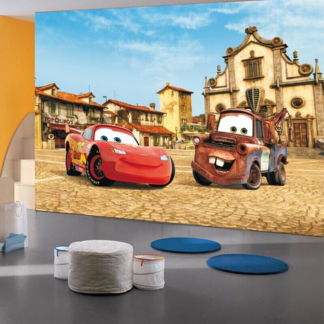 Papier peint XXL intissé Flash McQueen et Martin Cars Disney – Dimensions 360x270 cm – Surface lavable – Colle incluse – Ag Art (1/5)