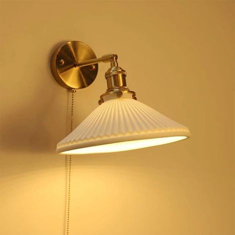 Lampe murale rétro avec abat-jour en céramique et base en métal, style rural pour salle de bain, chambre, couloir ou hôtel – lumière douce (1/5)