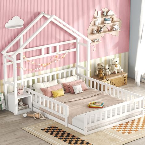 Kinderhausbett 140/200 cm weiß aus Kiefernholz und MDF mit Geländer und Nachttisch (1/5)