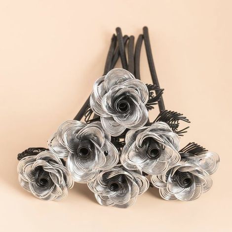 Bouquet 6 roses métal aluminium – Fleurs artificielles imputrescibles – Pour jardin, cimetière, monument (1/5)