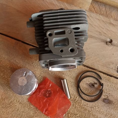 TH23 cylinder bore of 32 mm, compatible with the cylinder and piston assembly of the Kawasaki TH23 engine. (1/5)