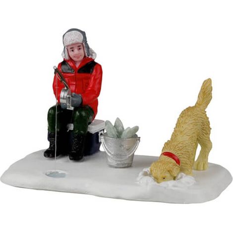 Amigos de pesca en hielo