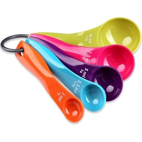 Ensemble de cinq cuillères doseuses de 5 couleurs différentes, en plastique, pour la cuisine et la pâtisserie. (1/5)
