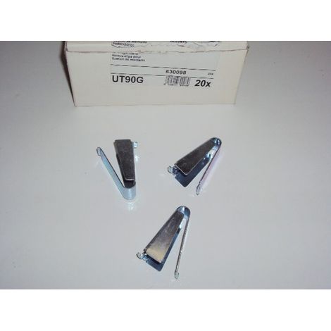 Ecrou clip de fixation de montant armoire UNIVERS ou autre