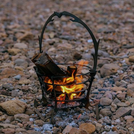 Barbecue pliable pour feu de camp, brasero portable à bois pour la randonnée et le camping. (1/5)