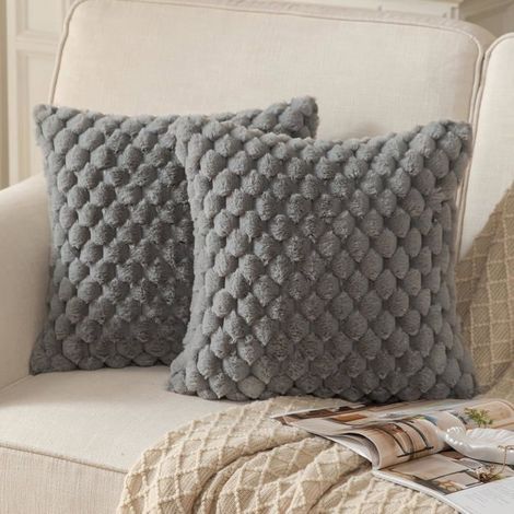 Set aus 2 Kissenbezügen aus weichem Kunstfell, dekorativ für Sofa, grau, 45x45 cm.