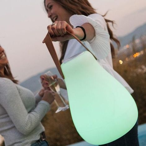 KURBY 38 PLAY Lámpara inalámbrica con altavoz y batería recargable. Luz LED RGB. Fabricado en España (1/3)