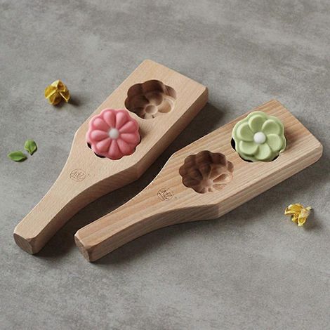 Tampon à biscuits en bois sculpté, moule rond en bois, motif floral 3D, cadeau pour la pâtisserie (1/4)