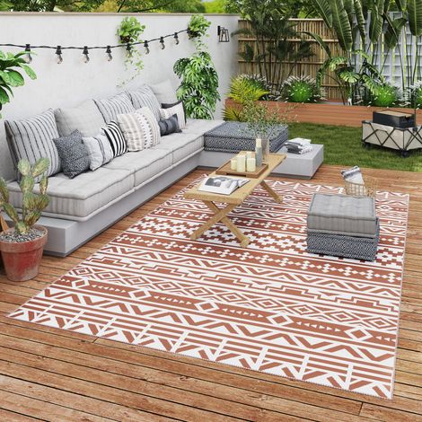 Wendbarer Outdoor-Teppich 1,8 x 2,7 m, geometrisches Wandmuster, PP-Bodenmatte mit rot-weißer Tragetasche