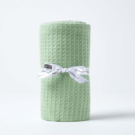 HOMESCAPES Couverture naturelle en coton biologique coloris vert sauge 125 x 150 cm