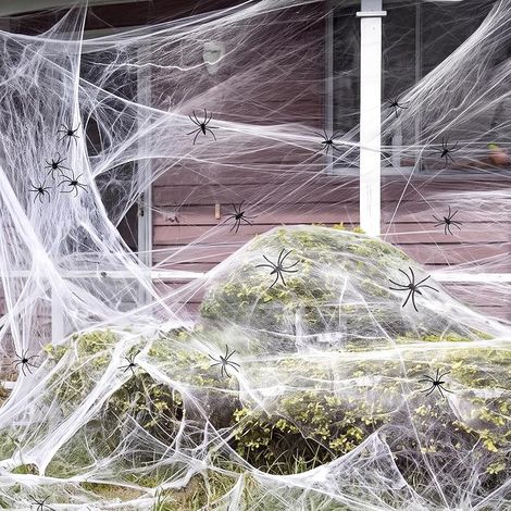 Toile d'araignée extensible de 8.5 oz / 240 g, décoration d'Halloween avec 50 petites araignées, accessoires en toile d'araignée ultra extensible pour décoration intérieure et extérieure, maison (1/5)