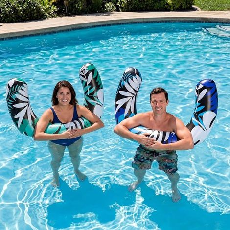 Zwei aufblasbare, gebogene Poolnudeln (30 x 24 Zoll) mit hawaiianischem tropischem Blattmuster für den Sommer. (1/5)