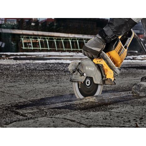 DeWALT Diamond Concrete Cutting Disc 230x22.23mm for Heavy-Duty Masonry and Construction Applications (1/3)