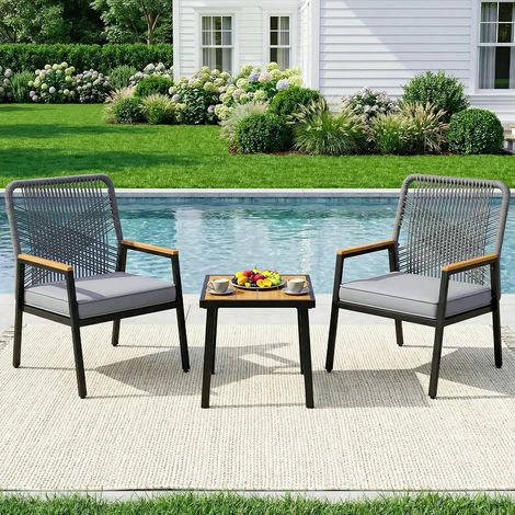 3-teilig Gartenstuhl Rattan, 2 Terrassenstühle mit Tisch, Bis 160 kg, witterungsbeständig, WPC Armrest, Outdoor Balkonmöbel Metall und Rattan, für Terrasse, Garten Veranda Beige- Gris (1/5)